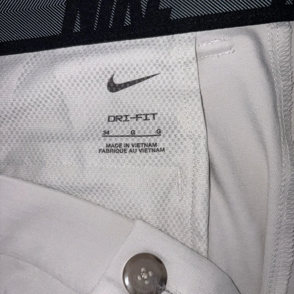 Nike‎ Flex Golf Shorts Mens 34 Beige Dri Fit Stretch Waistband Standard Fit
